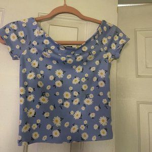 rue 21 crop top color blue with flower print size small